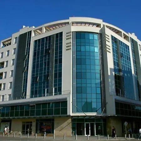 דירה Modern In Center