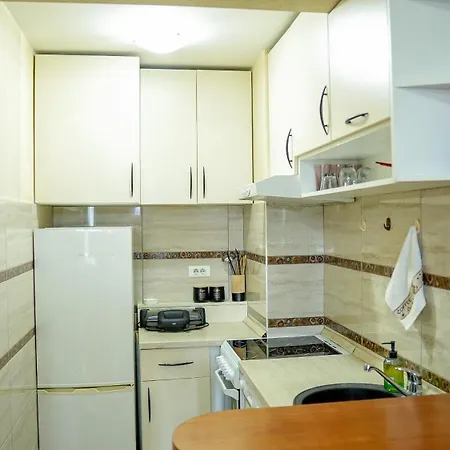 דירה Modern In Center